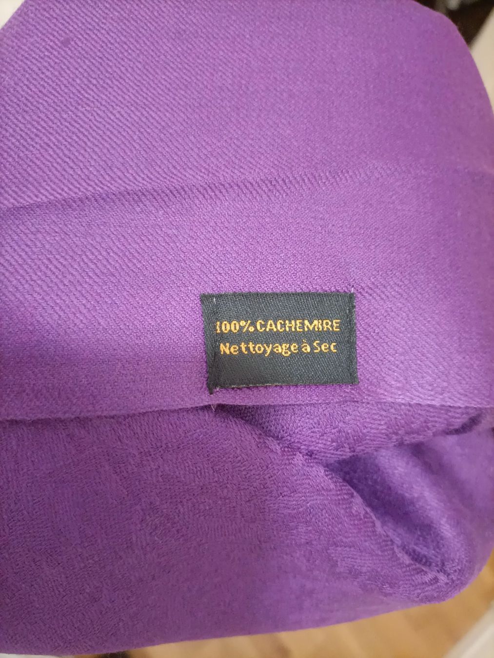 Foulard & Sciarpe: Écharpe châle  violette ! Neuf ✨ – Nuovo e nell'imballaggio originale da La Chaux-de-Fonds venduto da Luxary.25cachmirepro 4