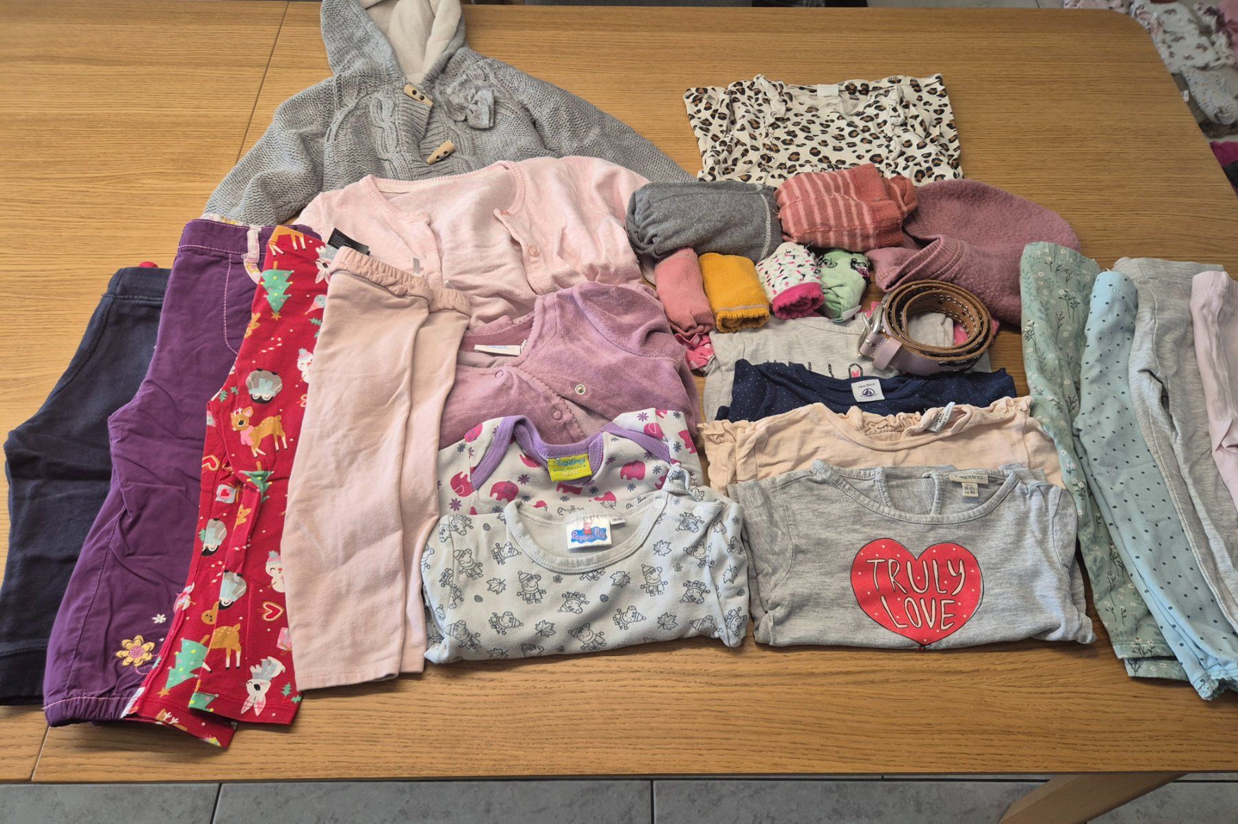 Lotti & Set di vestiti: Kleiderpaket 3, Winter, Mädchen, 26 Teile, Grösse 86 – Usato da Menzingen venduto da Aksirp05