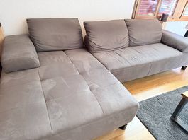 Grosszügige Eckcouch mit verstellbarer Sitztiefe
