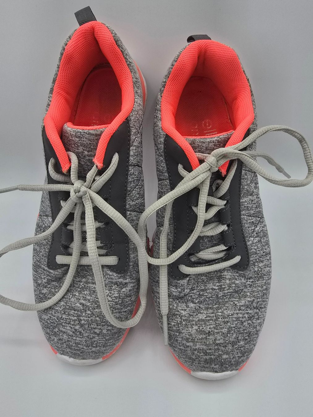 Damenschuhe: Damen Turnschuhe, Grösse 38 – Gebraucht aus Schlatt TG von Andis3