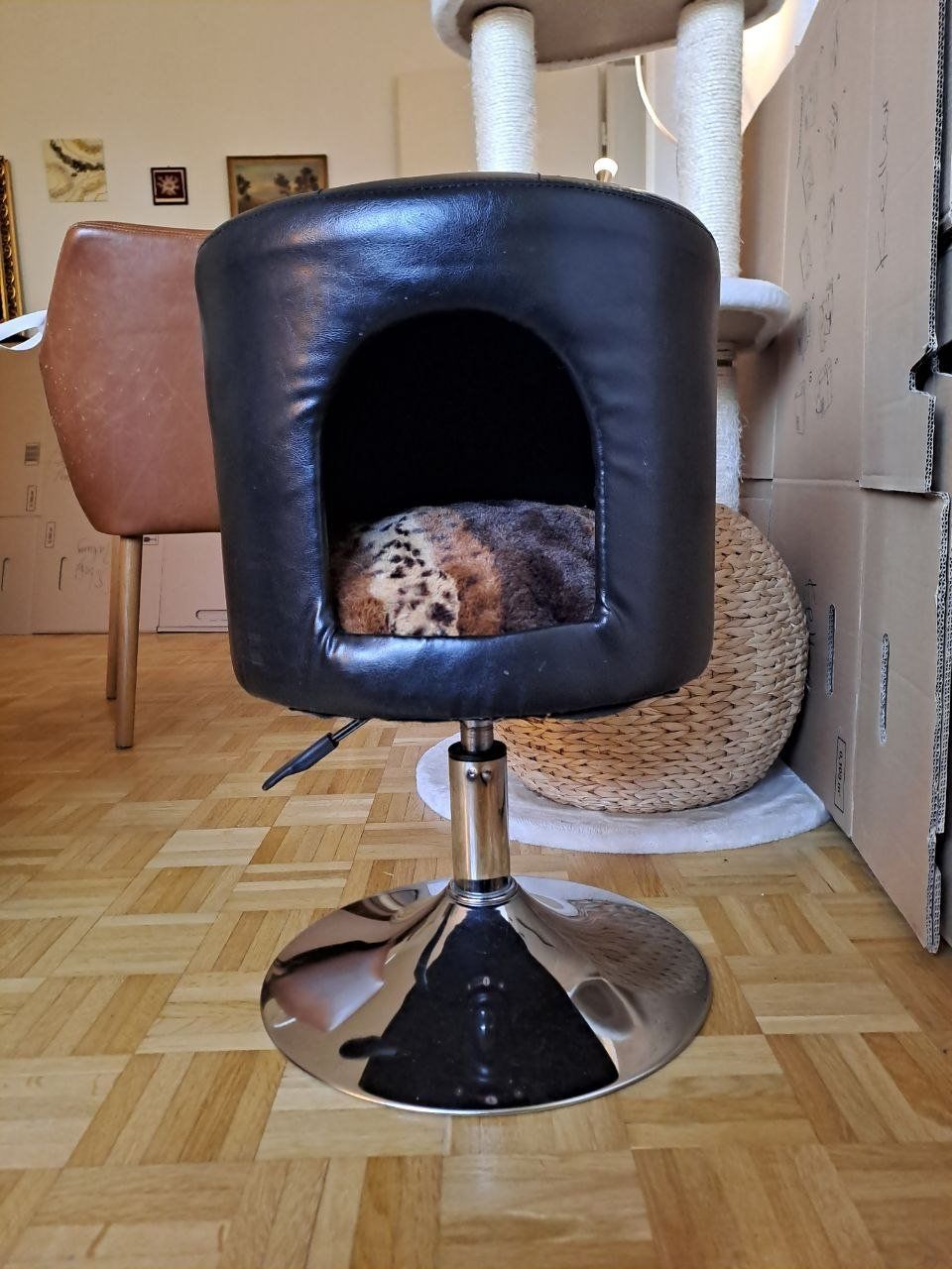 Cucce & Letti: Barhocker / Hocker mit Katzenhöhle und Sisal – Usato da Zürich venduto da tulalitulala