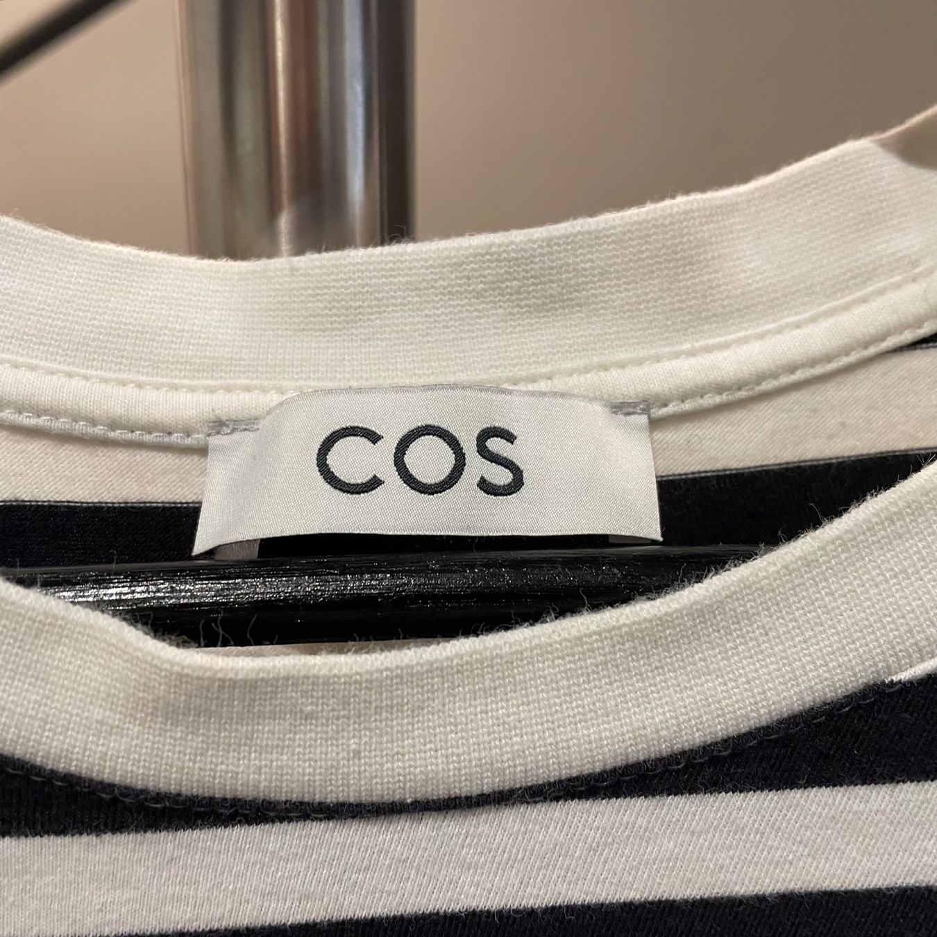 Cos T-shirt: T-Shirt von COS – Usato da Bonstetten venduto da Pina15 1