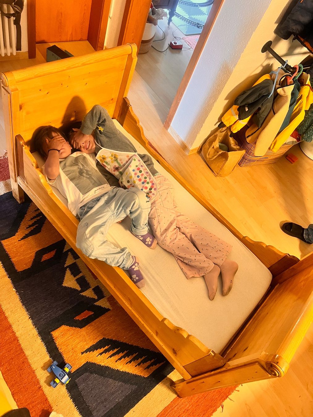 Betten: Kinderbett antik Holz – Gebraucht aus Davos Glaris von Marryon 5