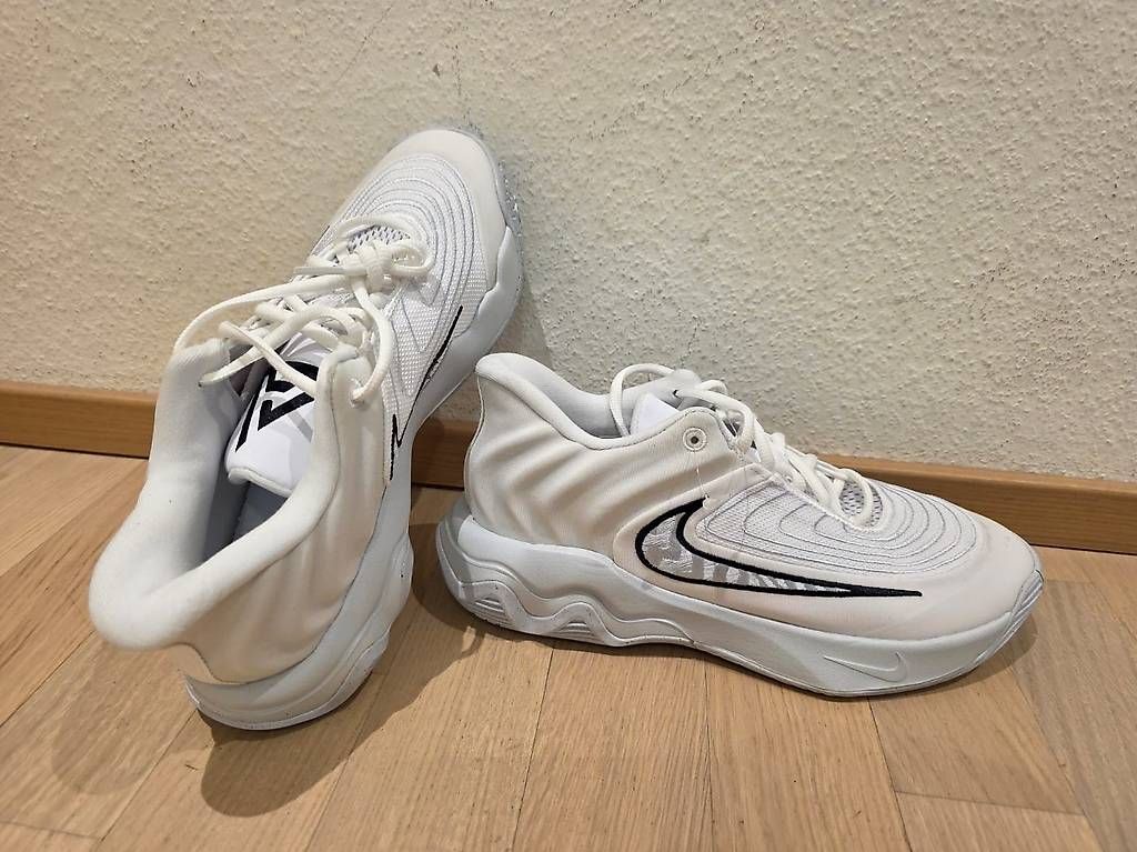 Scarpe da uomo: Baskets Neuves, Giannis Immortality 4, White Ed, Size 45 – Nuovo (secondo la descrizione) da Geneve venduto da M05wayne