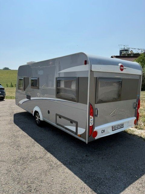 Bürstner Camping Fahrzeuge: Wohnwagen mit Vorzelt 1360 kg – Gebraucht aus Lömmenschwil von Steinbock98