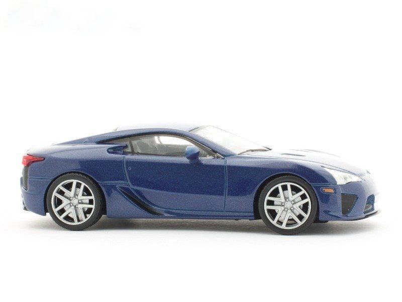 Lexus LFA dunkelblau