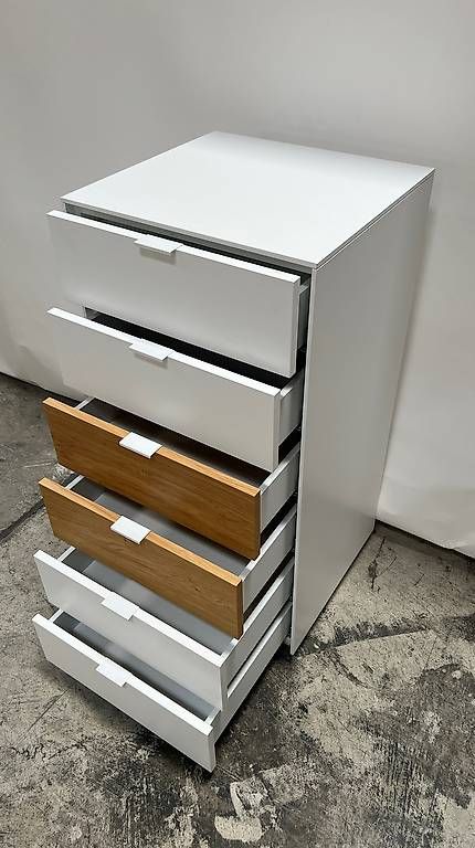 Commodes: Kommode / Hochkommode – Neuf avec emballage d'origine à Amriswil par ViolaM 1