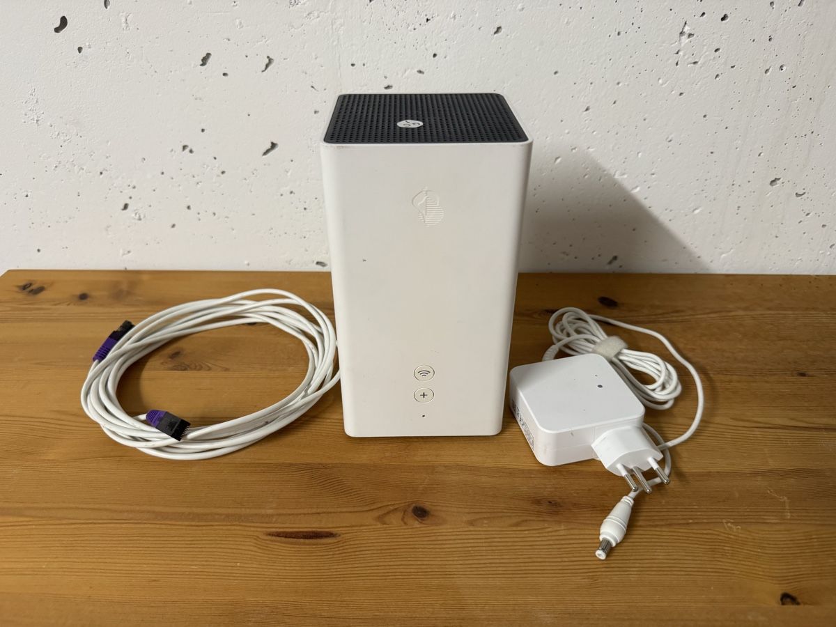 Swisscom Modem & Router: Internet-Box 2 Swisscom mit Netzteil und Kabel – Usato da Buchs AG venduto da Ublade