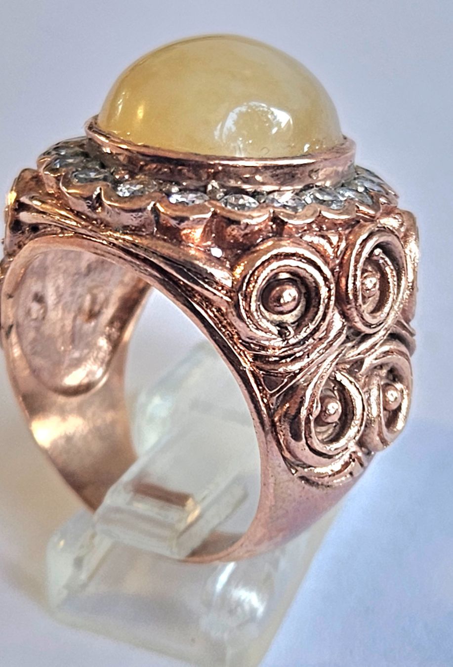 Bagues: Ring mit hellem Cabochon Jade – Neuf (Voir description) à Zürich par adriben 4