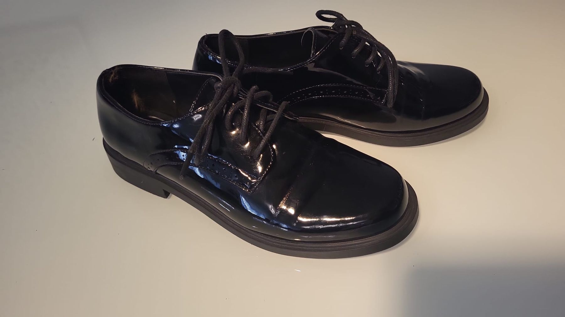 Scarpe da donna: Chaussures vernies noires élégantes - Taille 38 – Usato da Vevey venduto da Manatee29 1