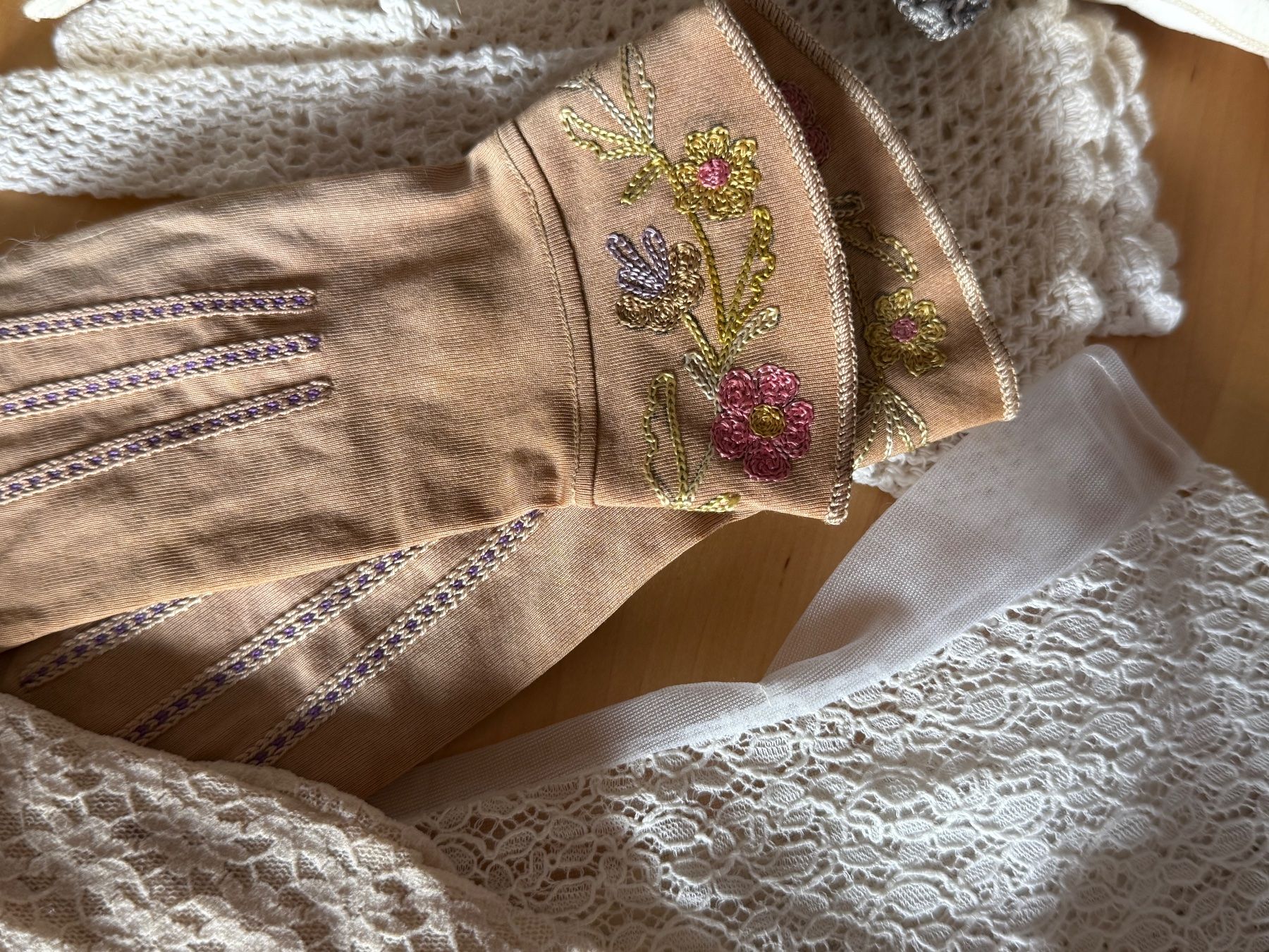 Guanti & manicotti: Vintage Handschuhe-Set, verschiedene Designs – Usato da Stäfa venduto da plejaden7 1