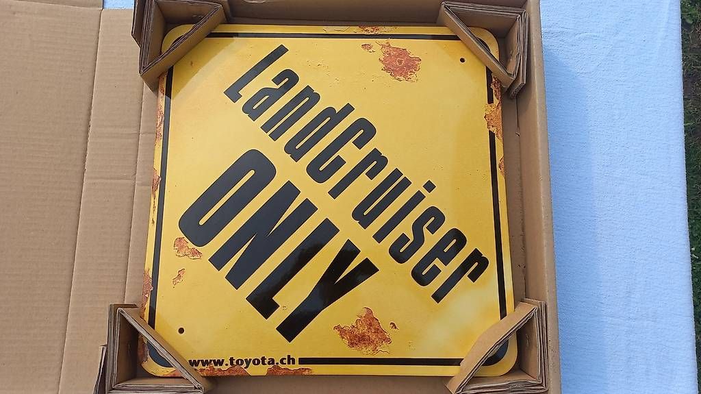 Insegne: Emaille Schild "Toyota Land Cruiser Only" – Usato da Frauenkappelen venduto da Chruetzhubel 4