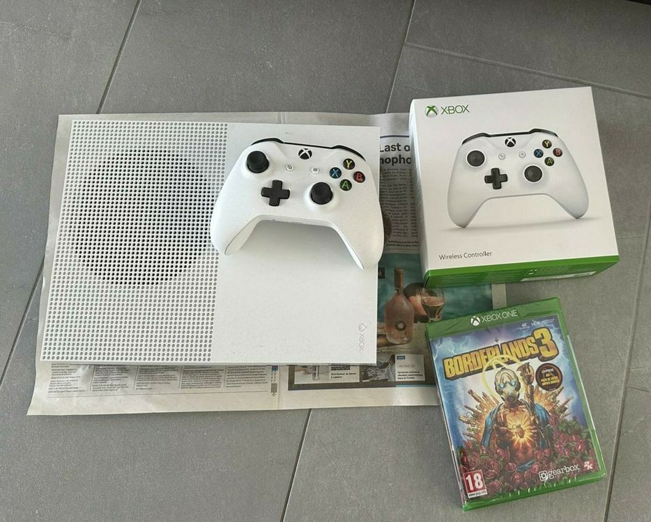 Xbox 1S 1TB console (512 GB storage) with 2 joysticks | Kaufen auf Ricardo