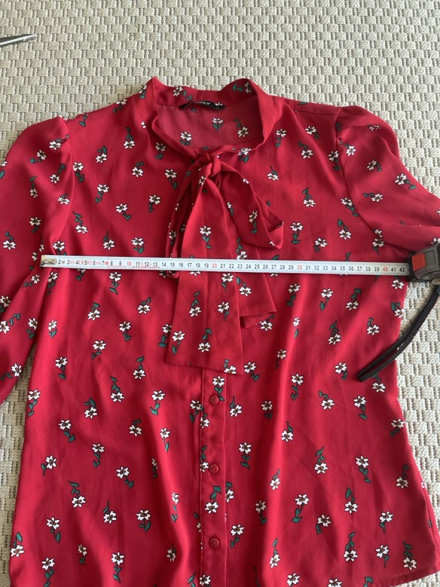 Only Camicette: Bluse von Only, Blumenmuster und Schleife – Usato da Solothurn venduto da Bobesch08 6