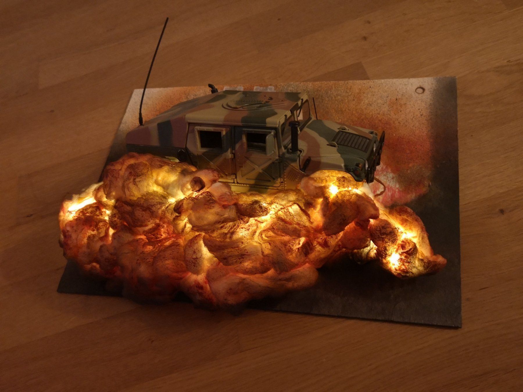 Modellbausätze & Standmodelle: 1:18 Diorama "Explosion unter Hummer" " – Gebraucht aus Niederbipp von kevintifu20 1