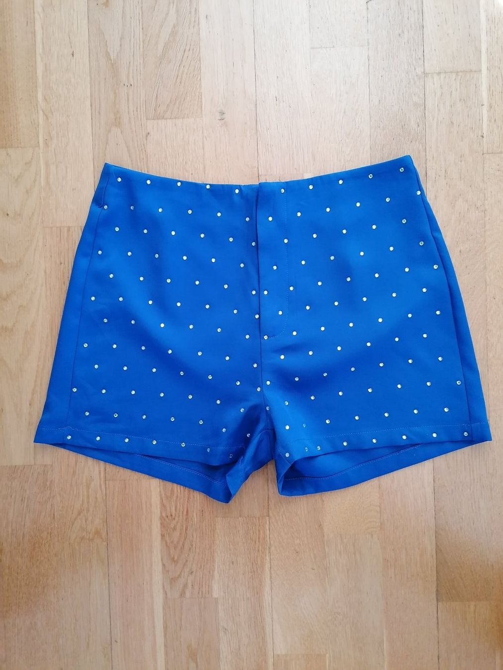 Pantaloni: königsblau kurze hose mit steinen gr. L – Nuovo (secondo la descrizione) da Uetikon am See venduto da Eijalina