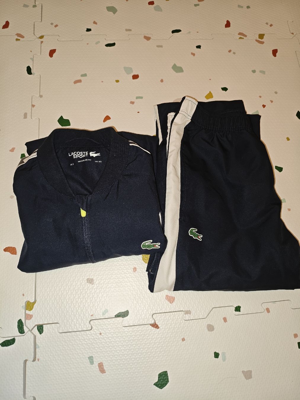 Lacoste Kleiderpakete: Ensemble Lacoste – Neu (gemäss Beschreibung) aus Develier von Ant_ckl5