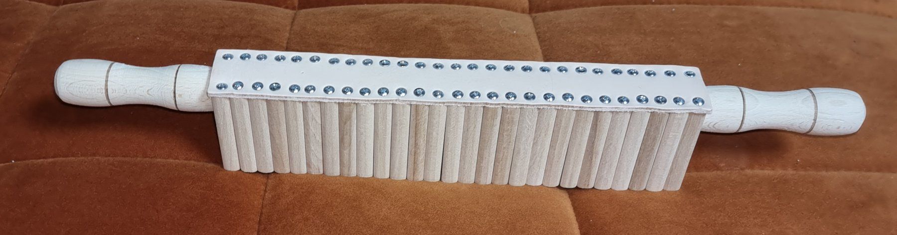 Strumenti musicali: Holzratsche Musik Instrument – Usato da Erschwil venduto da hexeraus 1