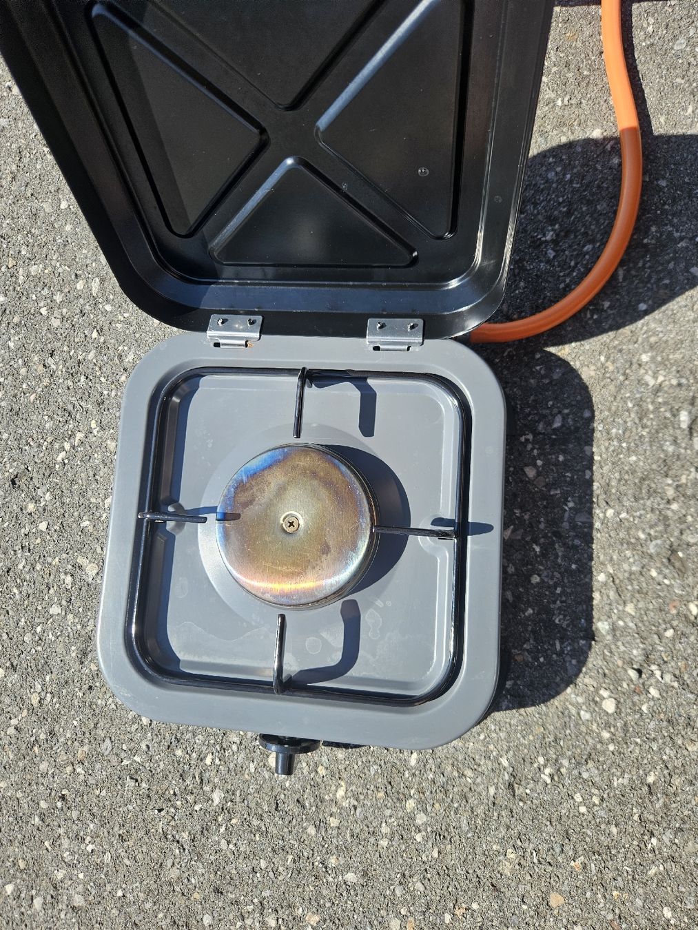Cucine: Camping Kocher mit Gasflasche und Druckminderer – Usato da Oberweningen venduto da Mgandi 1