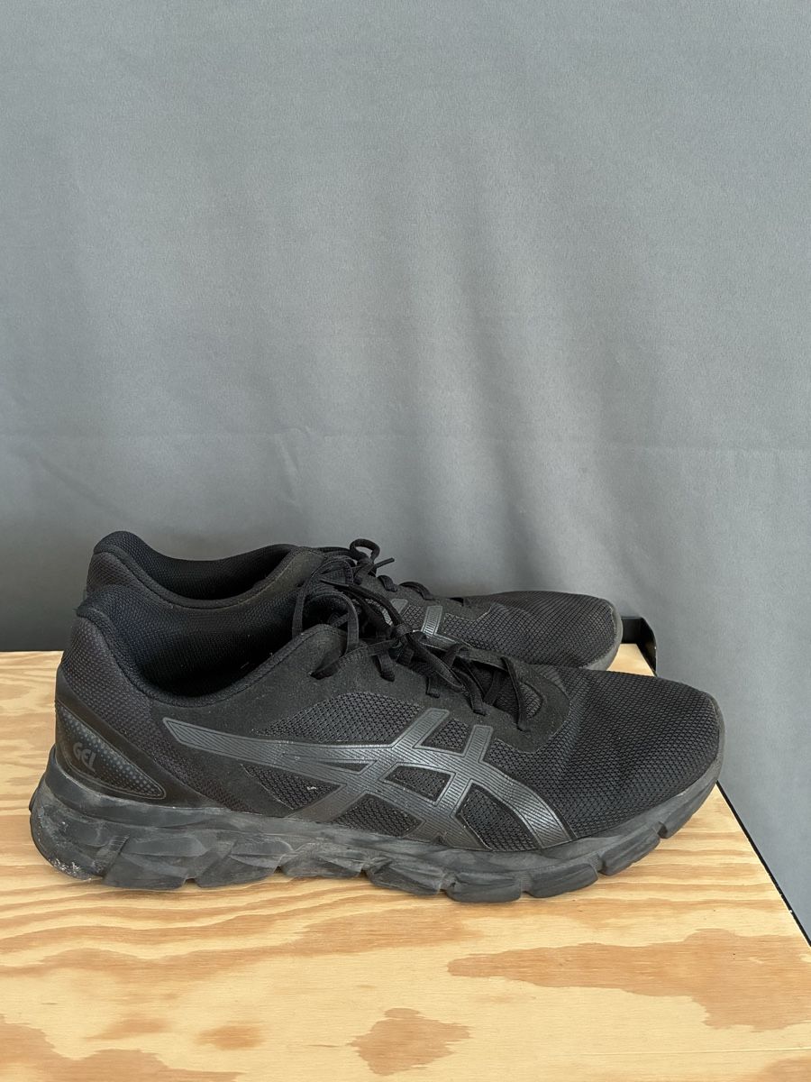 Asics Scarpe da uomo: Chaussure Asics homme – Usato da Prilly venduto da Valentin833 1