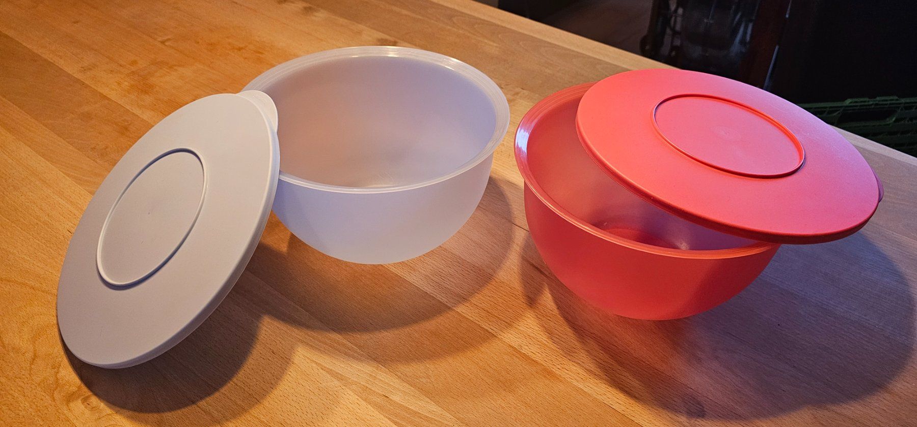 Tupperware Behälter & Ähnliches: Grosse Schüsseln von Tupperware – Gebraucht aus Illgau von smili2591