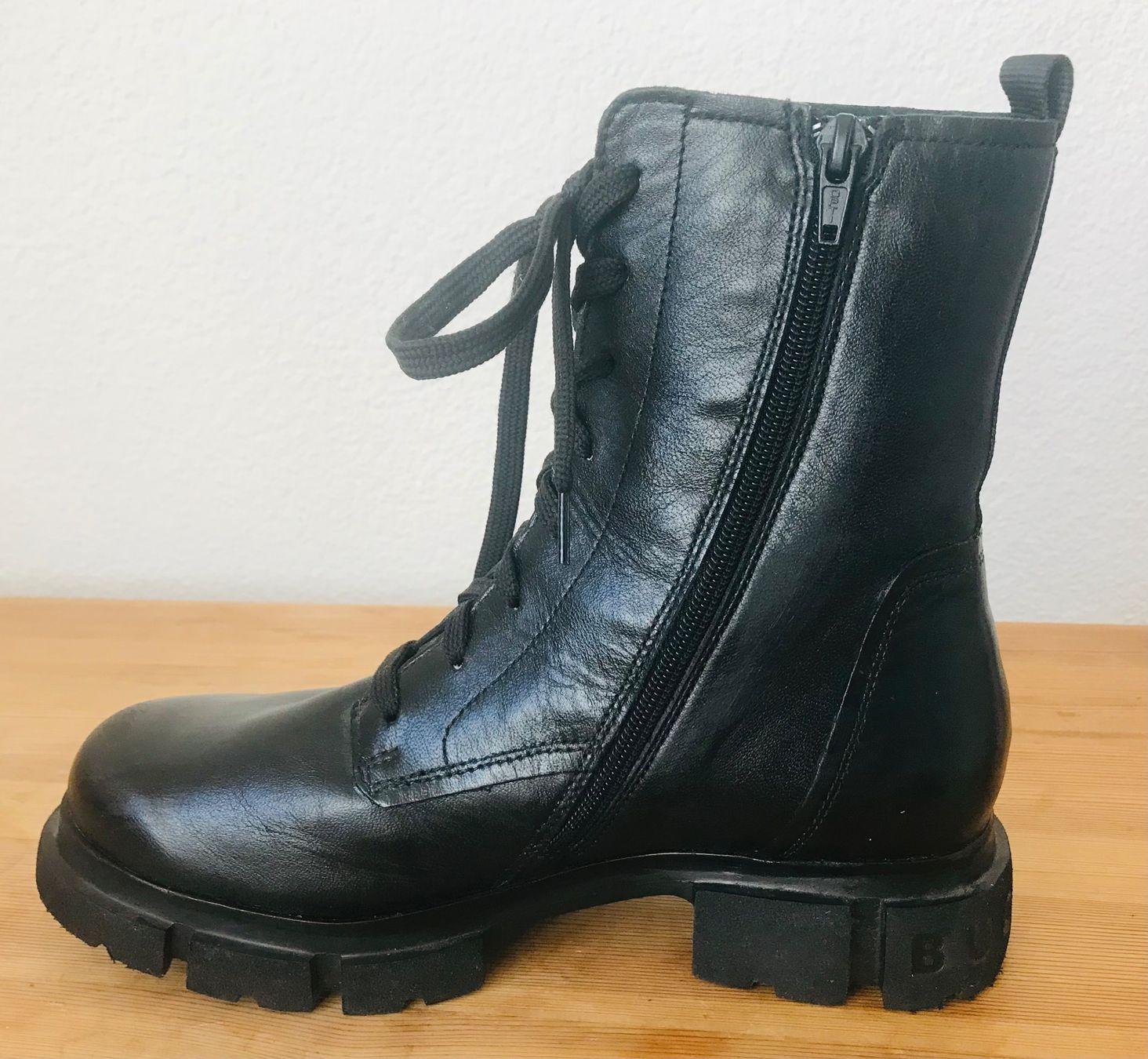 Bugatti Scarpe da donna: Bugatti Stiefeln /Stiefeletten, Gr.38, schwarz, echtes Leder – Usato da Zürich venduto da KEEPINSPIRED 4