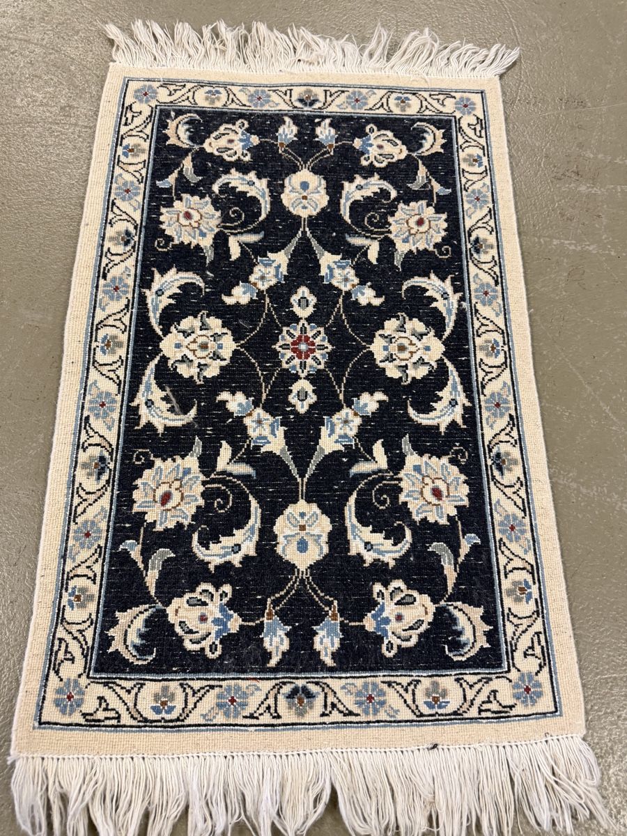 Tapis: Orientteppich klein dunkelblau florales Muster  – D'occasion à Strengelbach par RaenAntikDesign 2