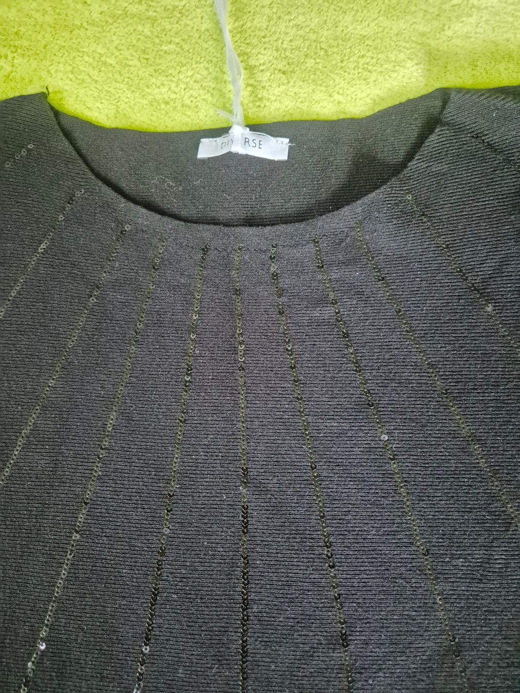 Maglioni & Felpe: Schwarzer Strickpullover mit Pailletten Grösse 40/42 NEU – Nuovo (secondo la descrizione) da Winterberg ZH venduto da Gemini63 3