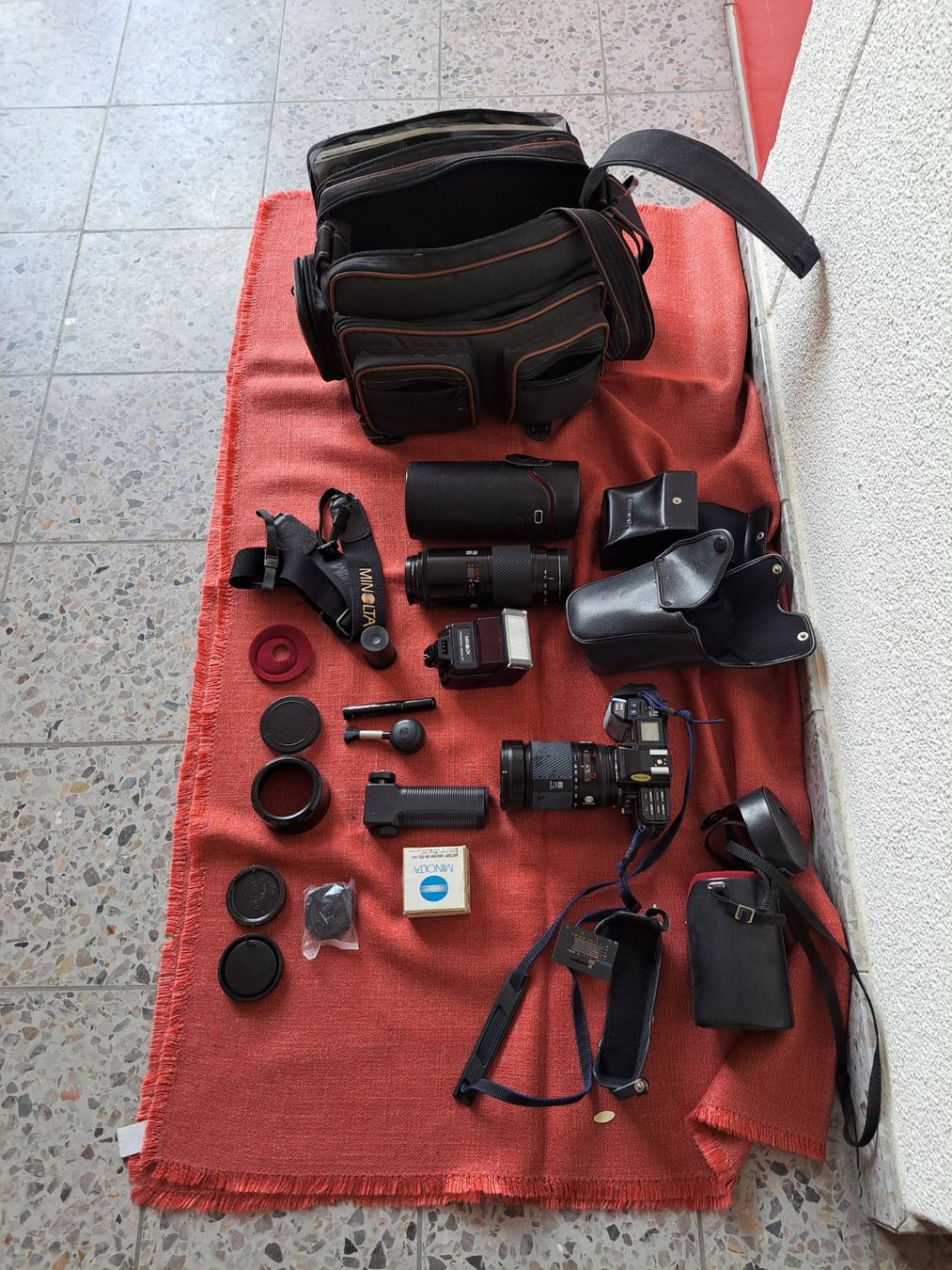 Minolta Fotocamera: Fotoausrüstung Minolta 7000 – Usato da Willisau venduto da afb123 1