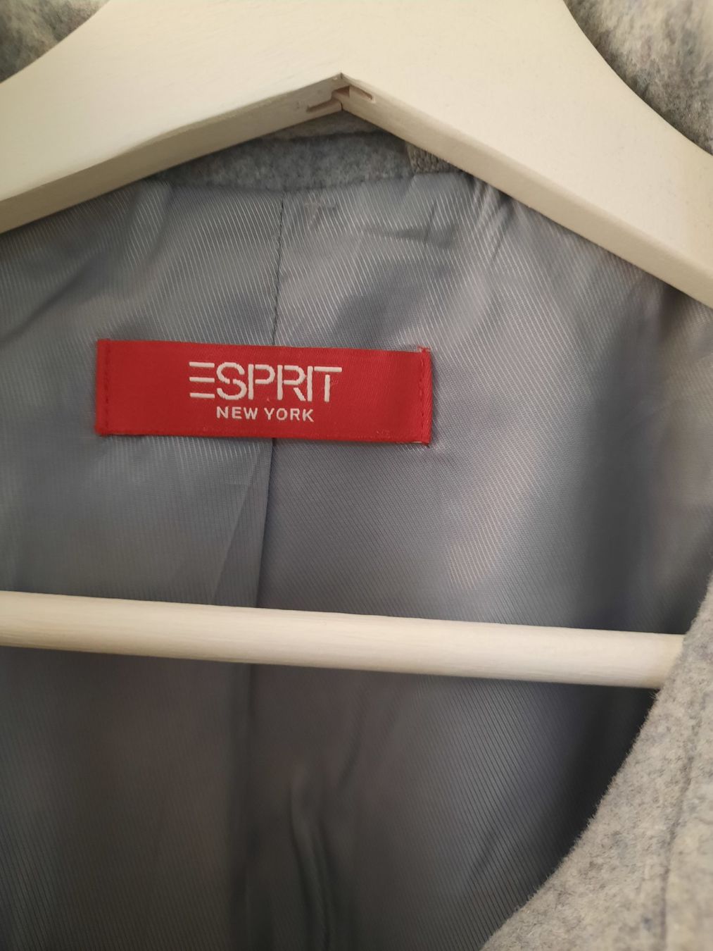 Esprit Manteaux: Mantel Esprit grau – D'occasion à Zürich par ONVA-RE-USE 1