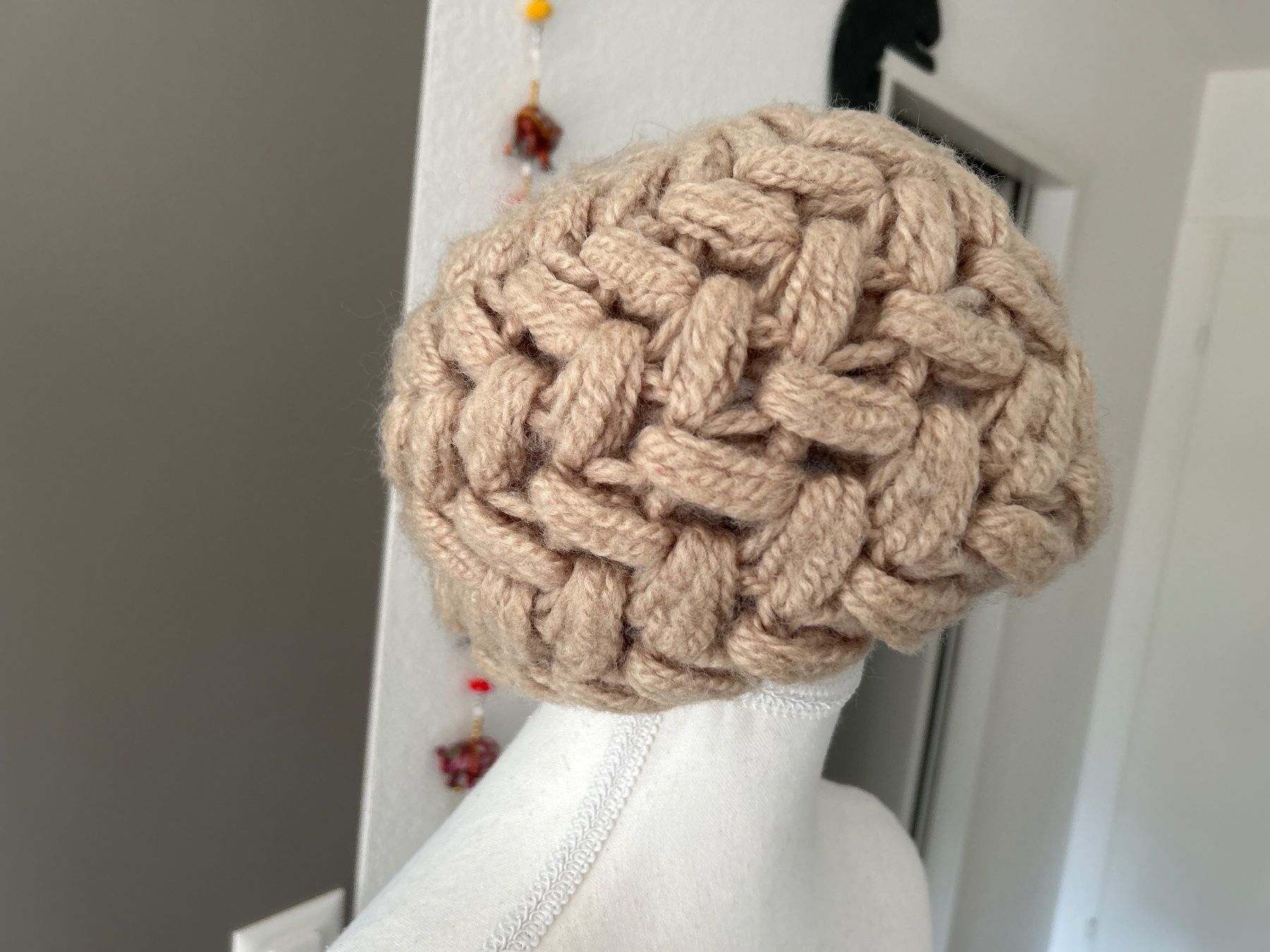 Hüte, Mützen & Caps: Warme Strickmütze in beige – Gebraucht aus Brunnen von Nala2929