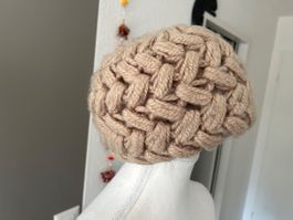 Warme Strickmütze in beige