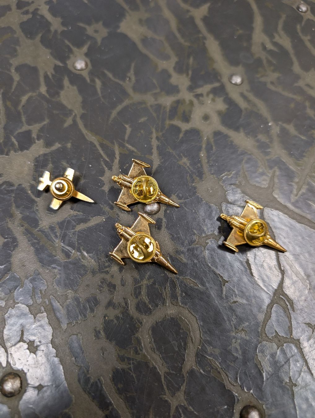 Placchette & Badge: Lot de Pins Avion – Usato da La Place (Ayent) venduto da s4c4 2