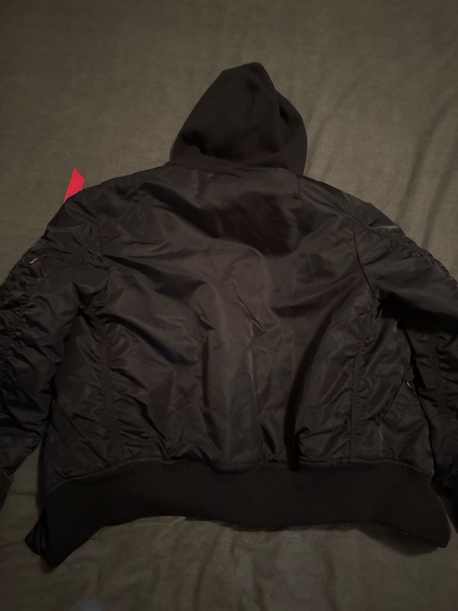 Alpha Industries Jacken: Bomberjacke-black Alpha Industries  – Gebraucht aus Witterswil von Bima84 1