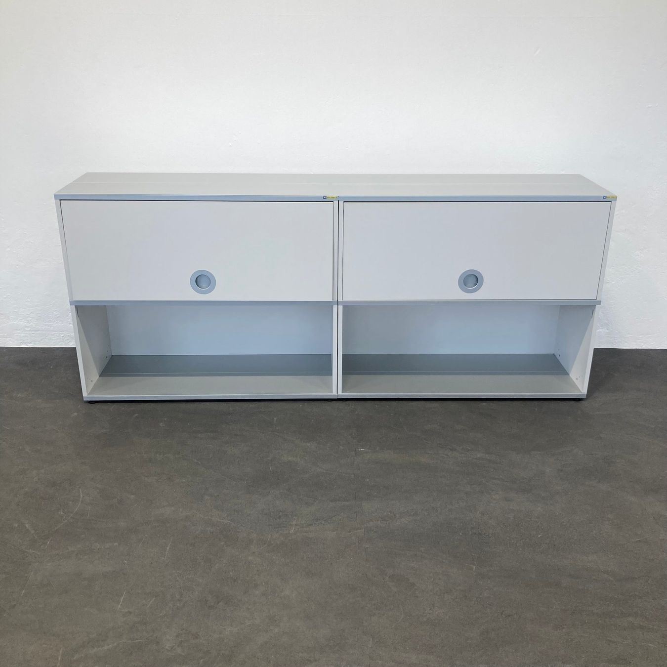 Scaffali: Denz D3 Sideboard 2-OH Hellgrau - 2000mm - ohne Schloss – Usato da Schönenwerd venduto da mcofficeshop