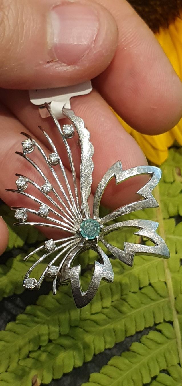 Spille & Fermagli: Smaragd Brosche aus Weissgold Diamanten – Nuovo (secondo la descrizione) da Unterägeri venduto da Altgoldschmuck 1