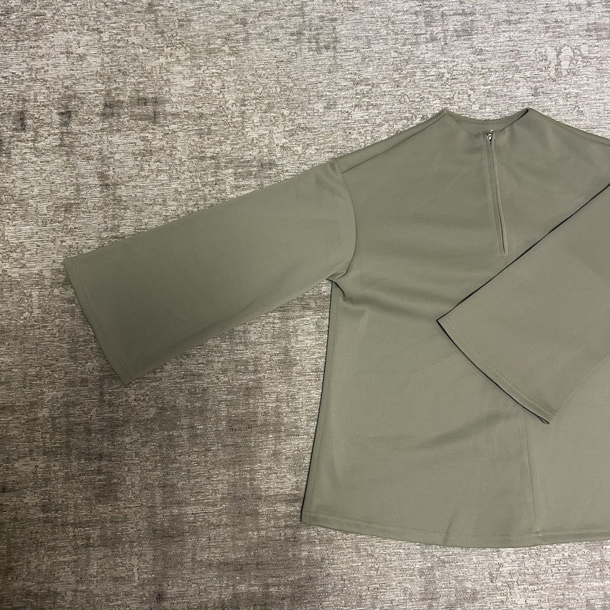 Pulls & Sweat-shirts: Pull à manches longues vert-olive, taille s – Neuf (Voir description) à St-George par elena27