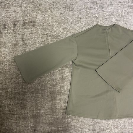 Pull à manches longues vert-olive, taille s