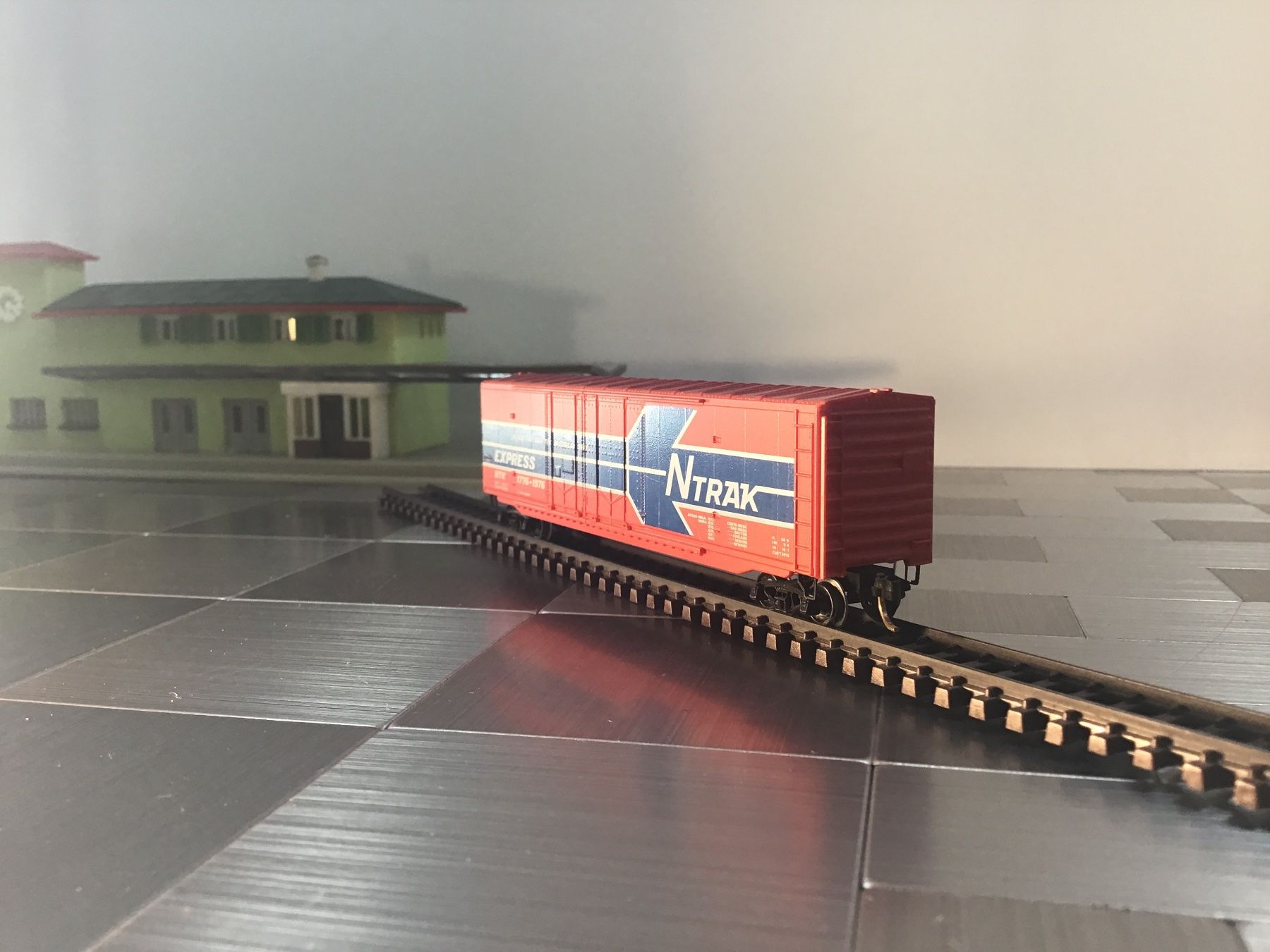 Micro Trains Line Modelleisenbahnen: MICRO TRAINS GÜTERWAGEN SPUR N – Gebraucht aus Männedorf von Modellbau-wyss 1