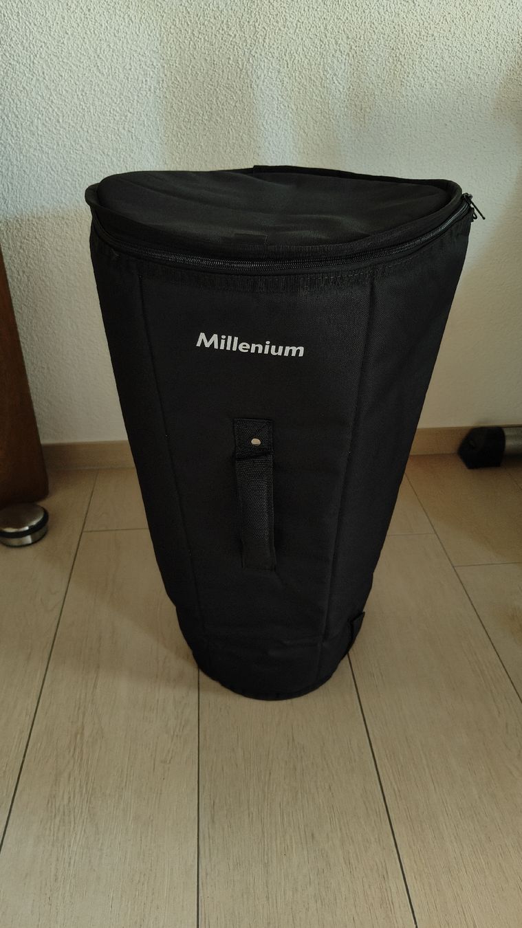 Strumenti musicali: Djembe mit Rucksack – Usato da Eschenbach SG venduto da Bergfee99 2