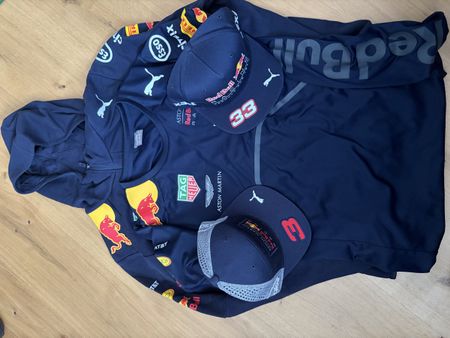 Red Bull Racing Aston Martin Hoodie, T-Shirt und Caps 