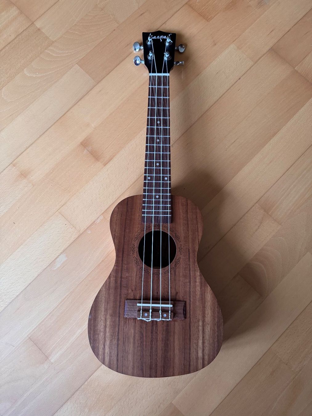 Tutte le decorazioni: Ukulele (Deko) – Usato da St. Gallen venduto da Deane