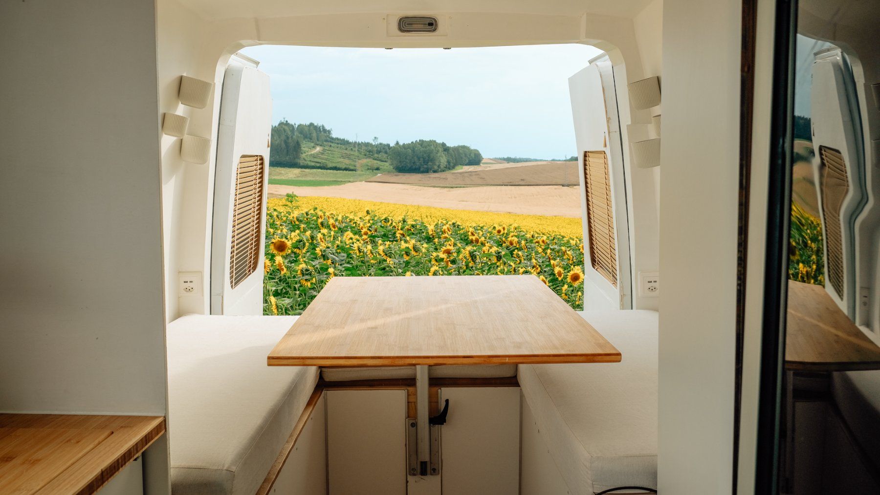 Mercedes-Benz Camping Fahrzeuge: Luxus Camper Neuer Sprinter W907: Autark Campen, Remote Work – Gebraucht aus Bern von wizotime 8