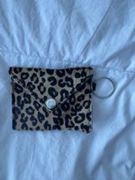 Porte-monnaie léopard tendance automne pour femme chic!