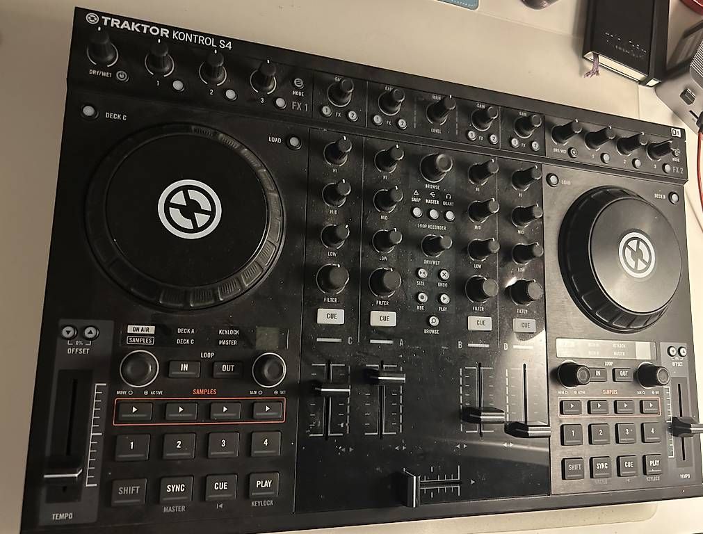 Console di mixaggio: Native Instruments Traktor S4 – Usato da Zürich venduto da lou_5bpd 1
