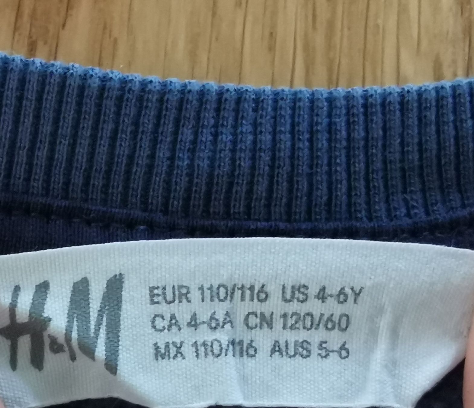 H&M Maglioni & Felpe: Pullover "Fussball" von H&M, Gr. 110/116, Top Zustand – Usato da Seuzach venduto da Tureda 2