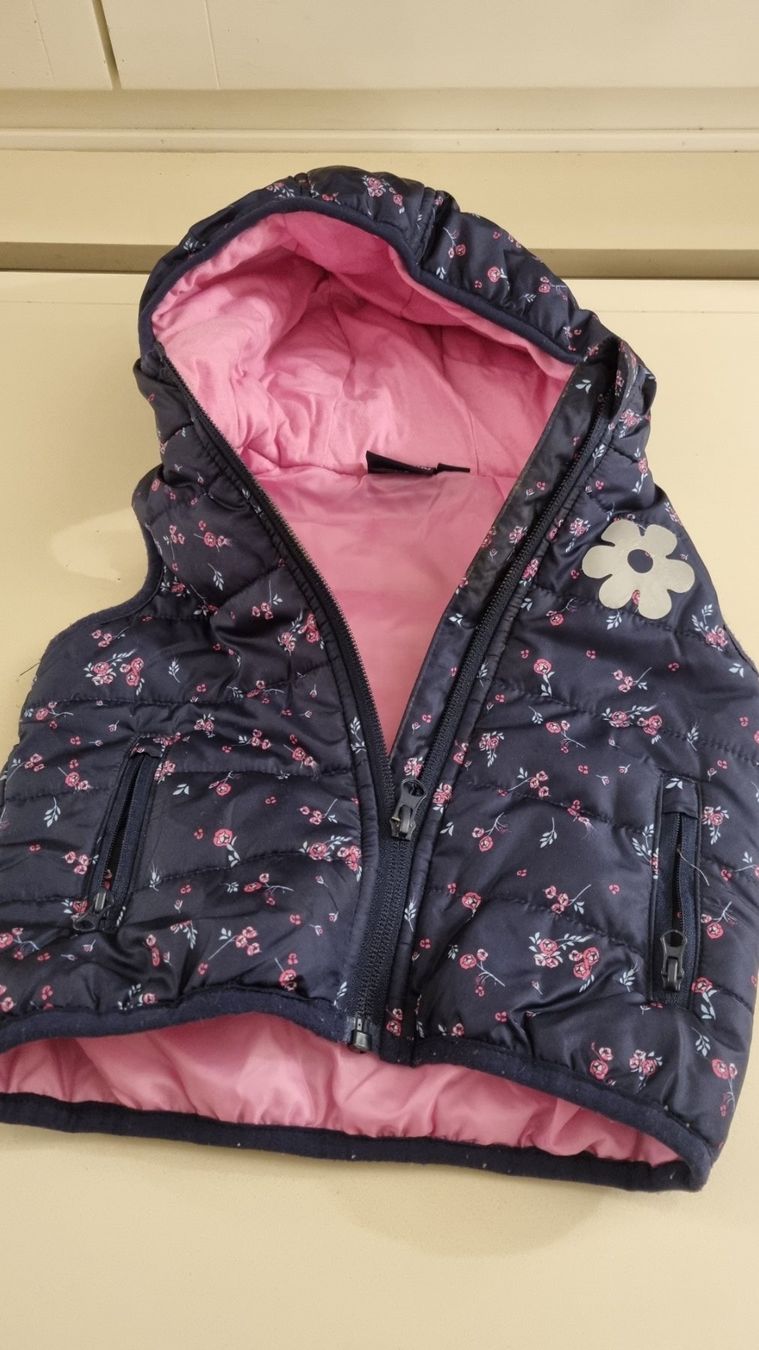 Sonstige Mädchenkleider: Gilet fille – Gebraucht aus Ferpicloz von Clicli014 1