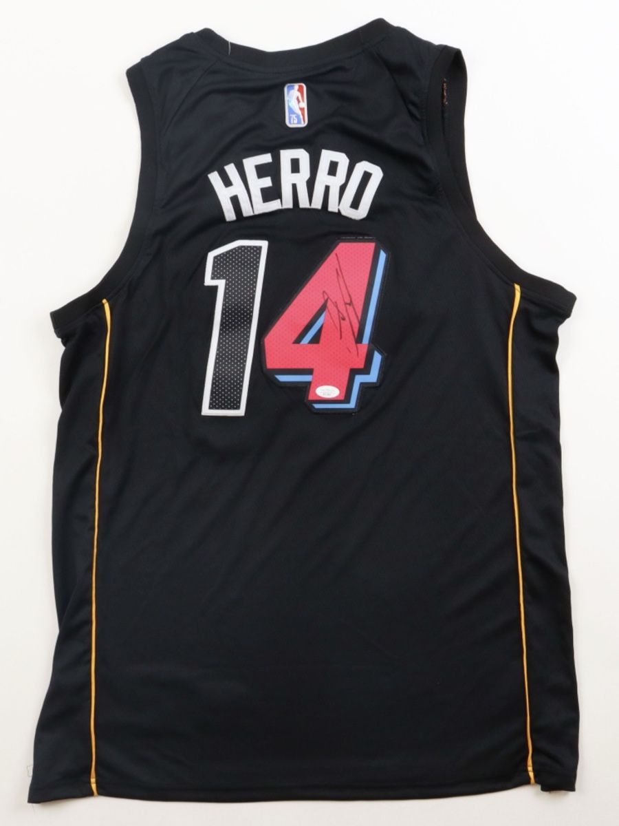 Nike Canottiere & Pantaloni: Miami Heat|Tyler Herro|Framed|Signed Jersey JSA certificated – Usato da Giswil venduto da Jay14Records 1