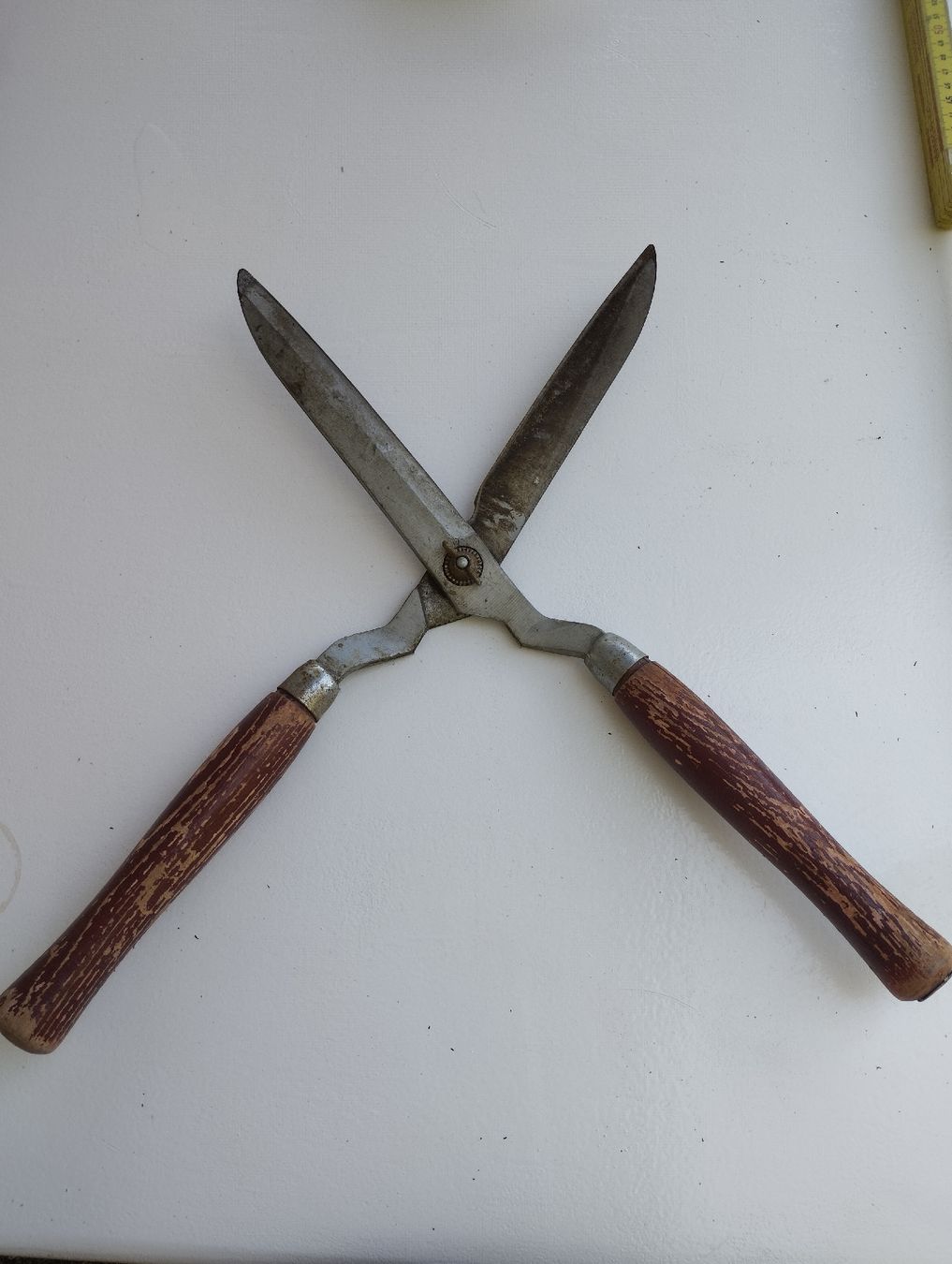Alle Werkzeuge: Gartenschere manuell Metall Holzgriffe, antik – Gebraucht aus Ostermundigen von Dinge1 4