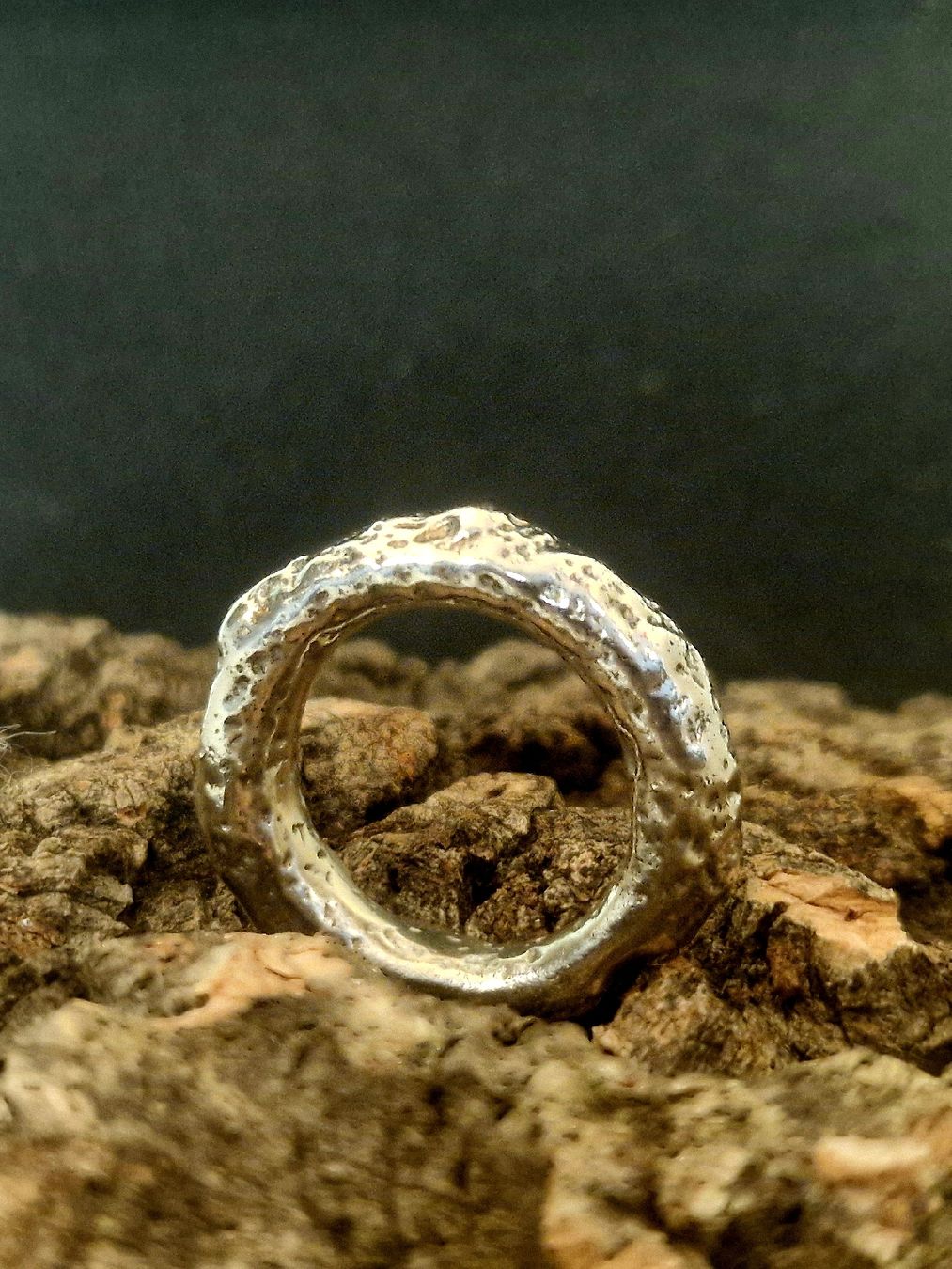 Anelli: Bronzering, Rudimentärstyle, Ringgrösse 54. – Nuovo e nell'imballaggio originale da Aarau venduto da Schmuckhoehle_MD 9